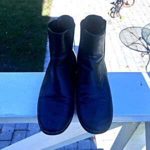 Unisa Women’s Size 7 Black Leather Chelsea Ankle Boots Round Toe Stretch